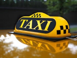 Taksi sürücüsü paytaxta qonaq gələn qadını döyüb qarət etdi – Polis onu axtarır