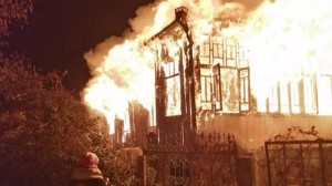 Şəxsi evdə dəhşətli yanğın: 4-ü uşaq, 6 ölü - VİDEO