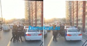 Bakıda 3 yol polisi 1 oğlanı maşına belə mindirdi - VİDEO