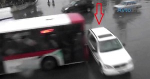 Sürücü diqqətsizliyi ucbatından baş verən qəzalar - REAL VİDEO