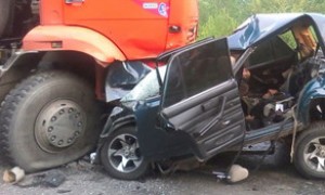 İmişlidə "Kamaz"la "Mercedes" toqquşdu - 2 yaralı