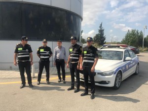 Azərbaycanda yol polisləri 1 yaşlı uşağı ölümdən xilas etdi  - FOTO - VİDEO