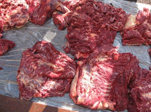 Avtomobildən mənşəyi bilinməyən 335 kiloqram ət aşkar edilib - Bakıda