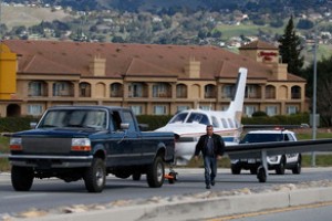 Təyyarə avtomobil yoluna məcburi eniş edib - FOTO