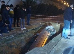 “Azərsu”yun xəndəyinə düşən maşını kim təmir etməlidir?