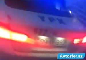 Yol polisi toy karvanında halı pisləşən sərnişini xilas etdi - VİDEO