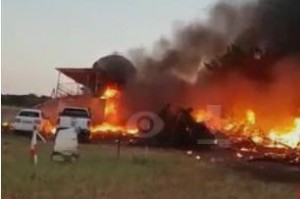 Həyat yoldaşını öldürmək üçün təyyarəni öz evinə çırpdı - VİDEO