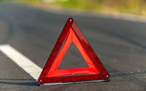 Tovuzda avtomobil maneəyə çırpıldı, xəsarət alan var