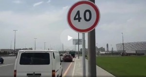 Yol polisi aeroport yolundakı bu nişanı götürdü – VİDEO