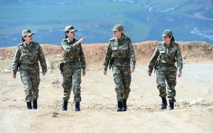 Afrində terrorçulara qarşı döyüşən qadın hərbiçilər - FOTO-VİDEO