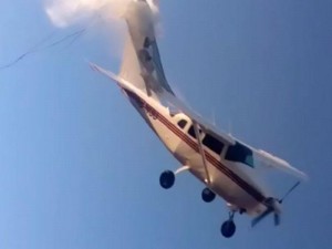 Təyyarənin evin üstünə düşmə anı: 4 ölü, 3 yaralı - VİDEO