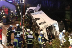 Turistlərin olduğu avtobus aşdı: 32 nəfər xəsarət alıb