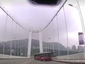 Sürücü ilə sərnişin dalaşdı, avtobus çaya aşdı: 13 ölü - VİDEO