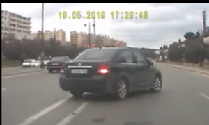 Üçüncü zolaqdan sağa keçmək istədi, qəza baş verdi - VİDEO