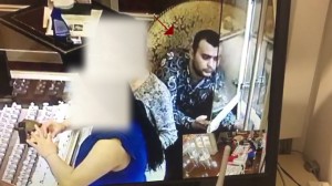 Qızıl dükanından oğurluq edən şəxsi polislər saxlayıb