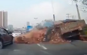 Durduğu yerdə qəzaya düşmək belə olur