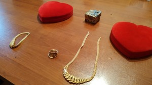 15 min manat dəyərində qızıl-zinət əşyaları oğurlayan Bakı sakini saxlanıldı