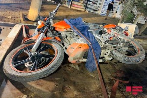 Bakıda qayda pozan motosiklet sürücüsü qəza törədərək xəsarət alıb