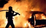 Polis avtomobili yandırıldı - VİDEO