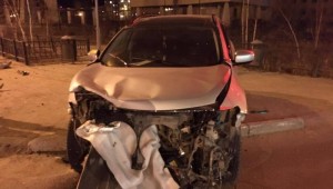 “Qırmızı”dan keçən “Toyota” “Nissan”a çırpıldı; 3 nəfər xəsarət aldı - VİDEO