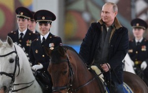 Prezident qadın polislərlə birlikdə at sürdü - VİDEO