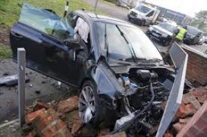 Bakıda “KİA” reklam lövhəsinə çırpıldı: 2 nəfər öldü