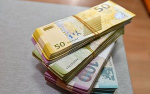 Manatla krediti olanlara da güzəşt ediləcək