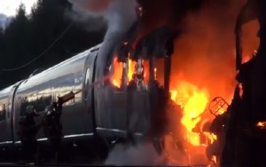 Sərnişin qatarı yandı - VİDEO