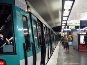 Əlcəzairin paytaxtında metro bağlandı - etiraz aksiyalarına görə