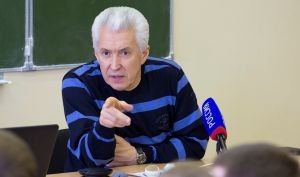 Sürücülərin etiraz aksiyasından sonra bir gömrükçü işdən çıxarıldı