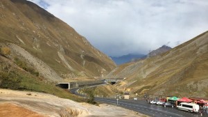 Keşişlər Azərbaycana gedən yolu bağladılar