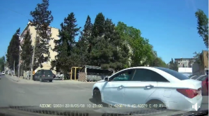 Maşın sürməkdən xəbəri olmayan sürücü: 90 VK 199  - VİDEO