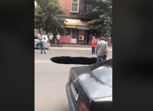 Tbilisinin mərkəzində yol çöküb