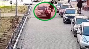 Taksi 7 yaşlı uşağın üstündən keçdi - VİDEO