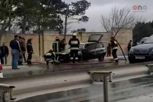 Bakı-Sumqayıt yolunda avtomobil yanıb - VİDEO