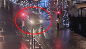 Polisidən qaçan sərxoş sürcü hidravlik bariyerlərə çırpıldı - VİDEO