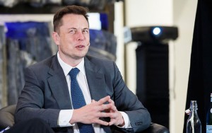 İlon Maska qarşı dələduzluq ittihamı irəli sürüldü