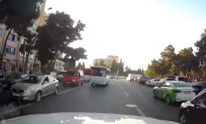 Sərnişinləri təhlükəyə atan avtobus sürücüsü  - VİDEO