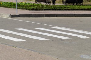 Bakıda bazarın qarşısında avtomobil piyadanı vurub