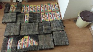 Avtomobildən pirotexniki vasitələr, siqaret və telefonlar aşkar olundu - FOTO