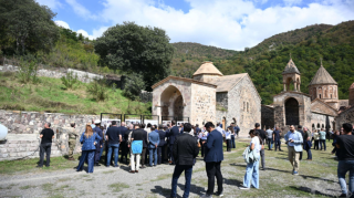 Diplomatlar Xudavəng monastır kompleksində - FOTOLAR 