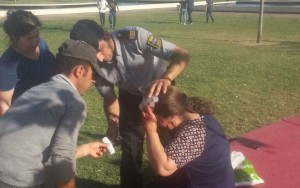 Polislər parkda səhhəti pisləşən qadına tibbi yardım göstərib - FOTO