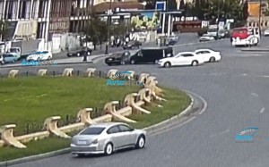 Dairədə qəza: "Vito" "Çeşka"nı belə vurdu - REAL VİDEO