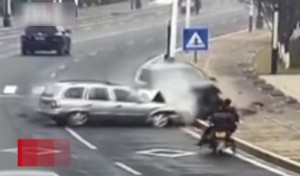 Qarşı yola çıxan sürücü dəhşətli qəza törətdi: 2 ölü, 2 yaralı - VİDEO