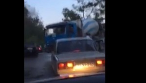 Bakıda AzTV-nin maşını yolu belə kəsdi - VIDEO