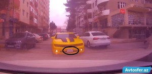 Bahalı avtomobillə "protiv" gedən sürücü:  Xırdalandakı özbaşınalıq - VİDEO