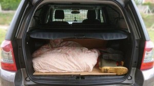 Yol polisləri dəhşətli qətlin üstünü açdı - “Land Rover”dən iki meyit çıxdı