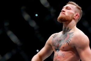 100 milyon dolları var, amma hər şeyi pulsuz alır