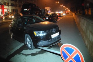 Qırmızıdan keçən avtomobil qəza törədib – VİDEO