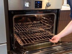 Nənə yaşyarımlıq nəvəsini sobada bişirdi - FOTO